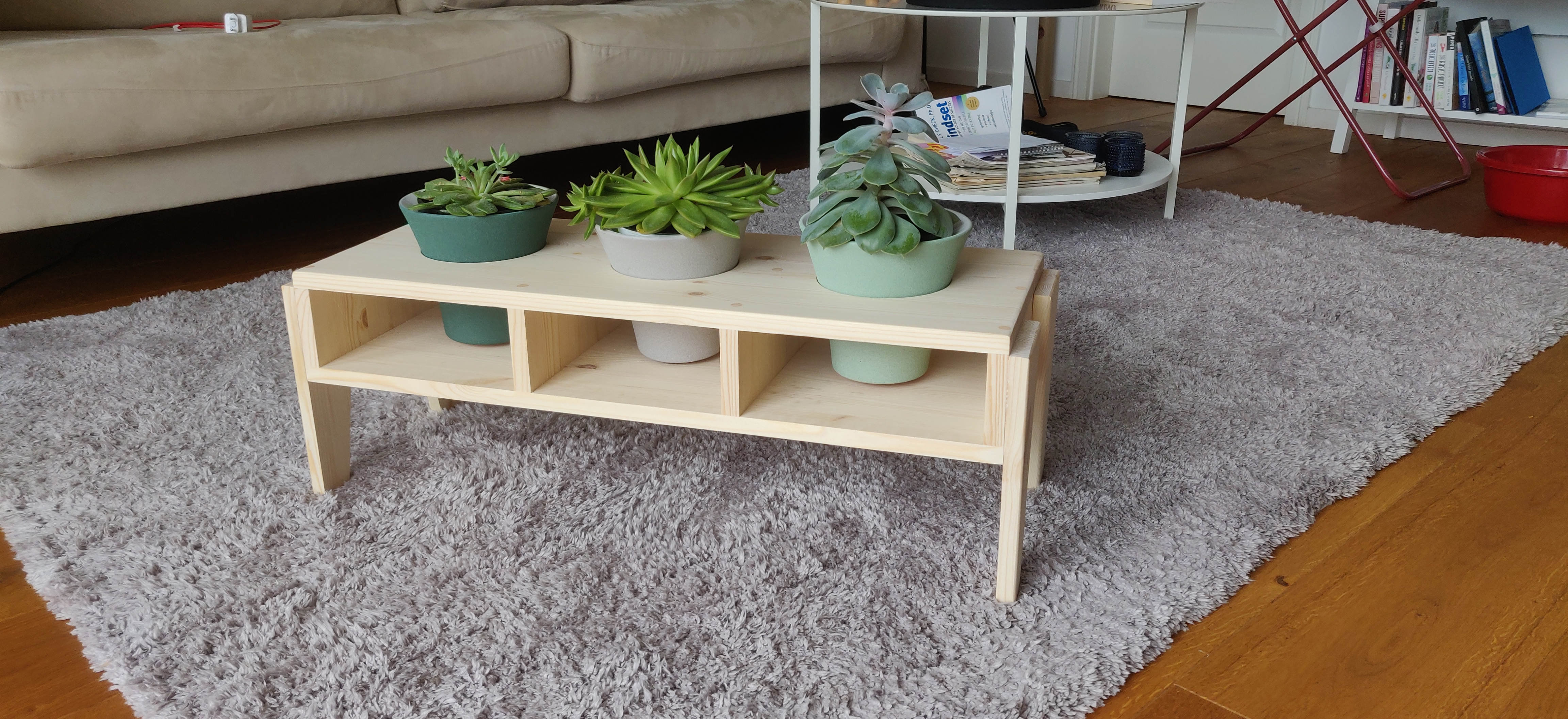 Flower pot stand side view with plants